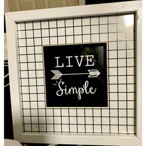 “Live Simple” decor